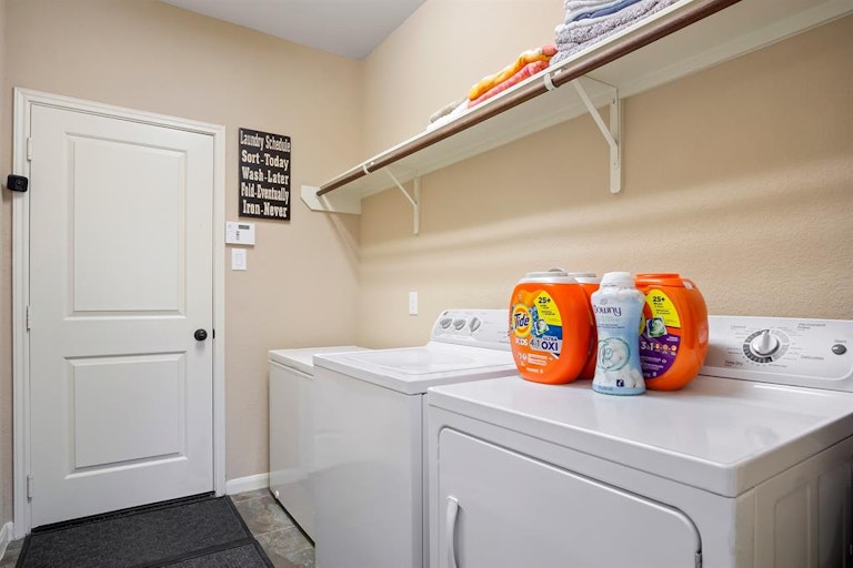 Photo 12 of 24 - 2018 Cadbury Castle Ln, Fresno, TX 77545