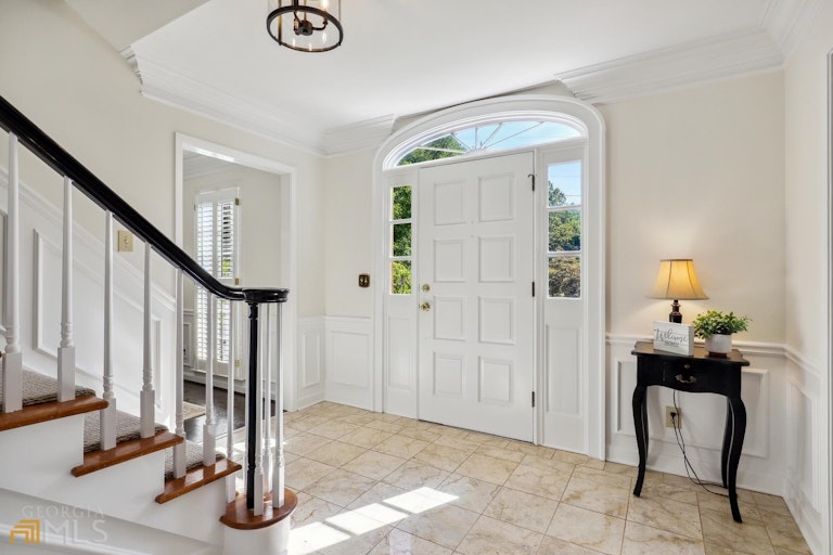 Photo 4 of 41 - 1005 Redstone Ln, Atlanta, GA 30338