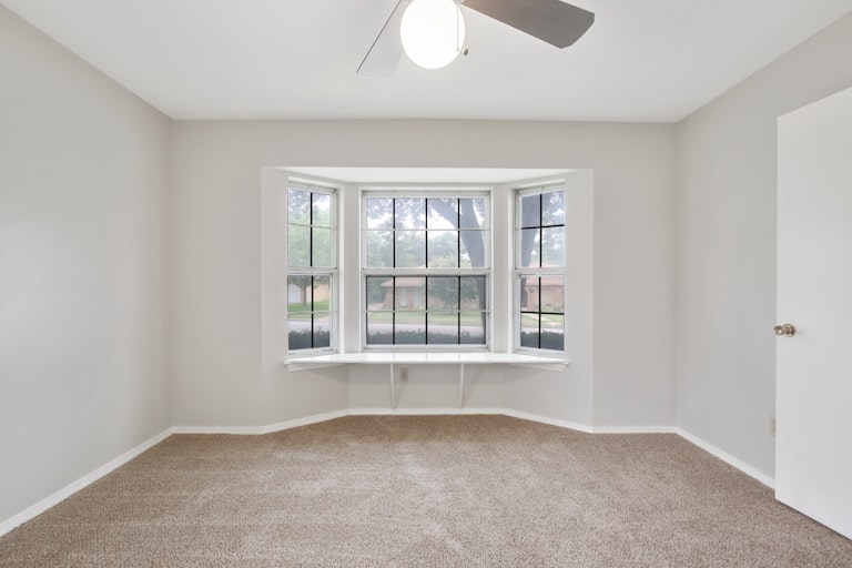 Photo 18 of 24 - 3528 Wren Ave, Fort Worth, TX 76133
