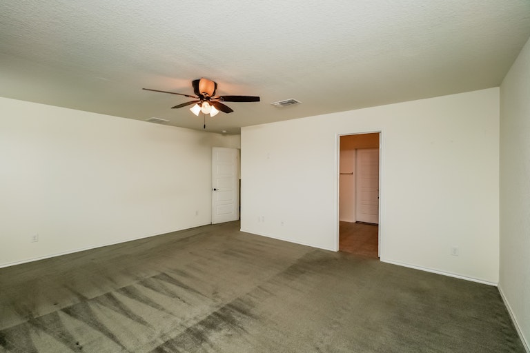 Photo 23 of 27 - 4213 Gale Mdws, New Braunfels, TX 78130