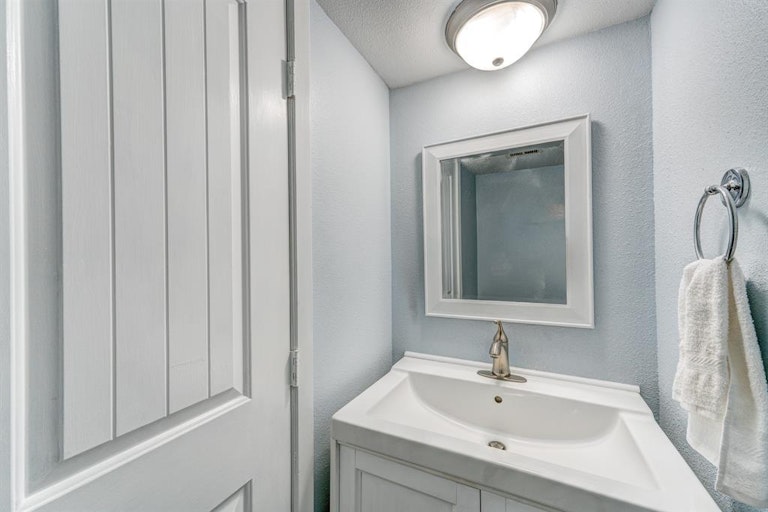 Photo 7 of 18 - 12 Hyde Park Blvd #3, Houston, TX 77006