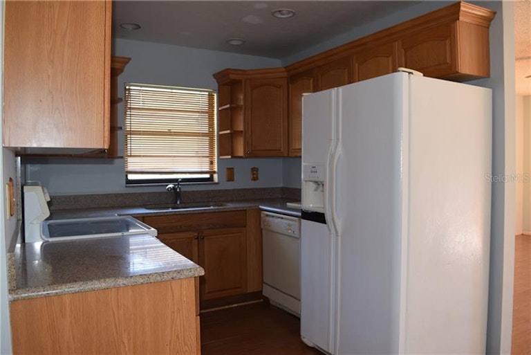 Photo 4 of 11 - 4011 Annie St, Sarasota, FL 34233