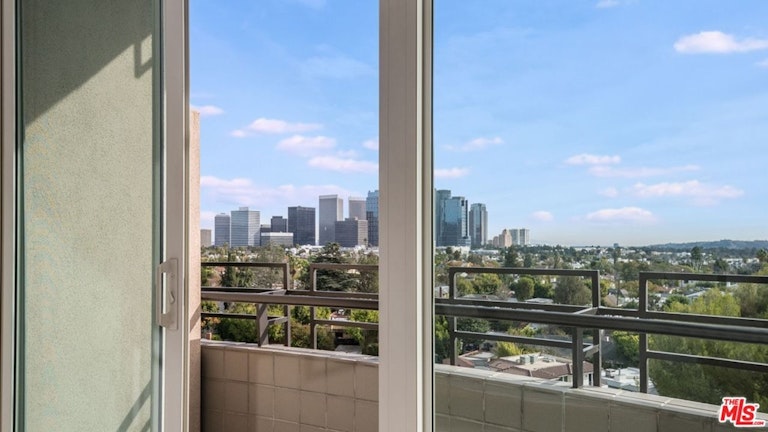 Photo 18 of 26 - 10580 Wilshire Blvd #7SW, Los Angeles, CA 90024