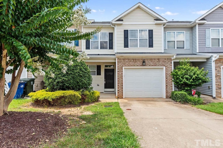 Photo 1 of 34 - 2216 Stoney Spring Dr, Raleigh, NC 27610