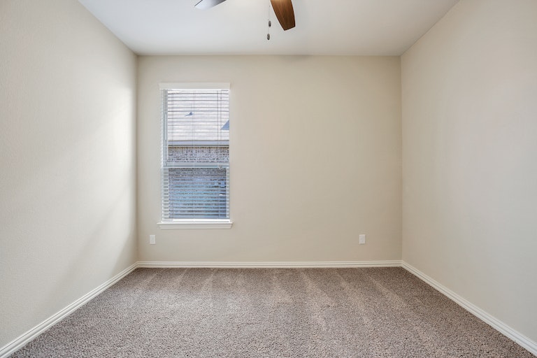 Photo 23 of 26 - 729 Seabourne Dr, Fort Worth, TX 76179
