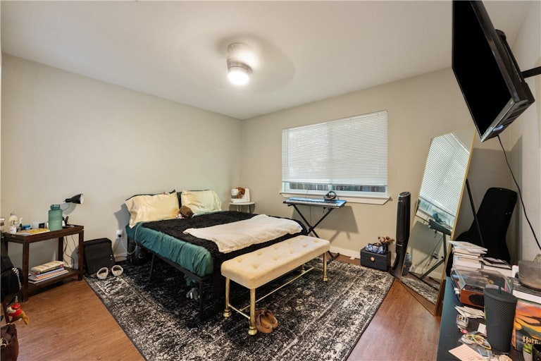 Photo 14 of 39 - 1900 Gracy Farms Ln, Austin, TX 78758