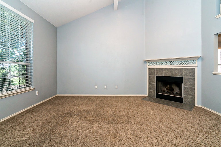 Photo 11 of 25 - 10252 Dawson Trl, Fort Worth, TX 76108