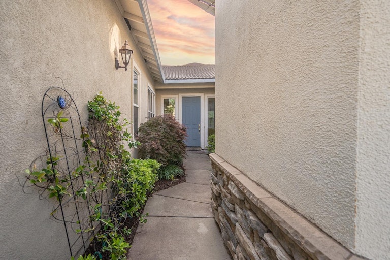 Photo 2 of 19 - 1644 Albatross Way, Rocklin, CA 95765