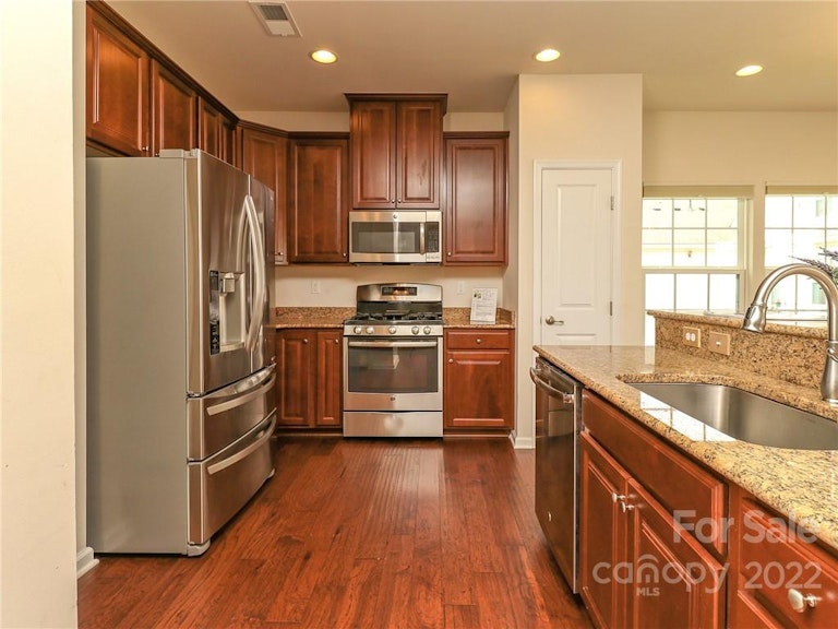 Photo 12 of 39 - 7620 Red Mulberry Way, Charlotte, NC 28273