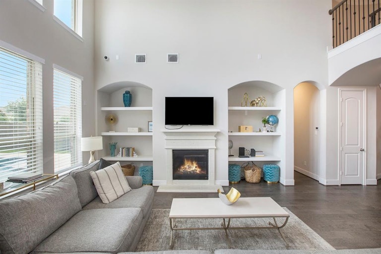 Photo 11 of 47 - 10610 Grace Hollow Dr, Cypress, TX 77433
