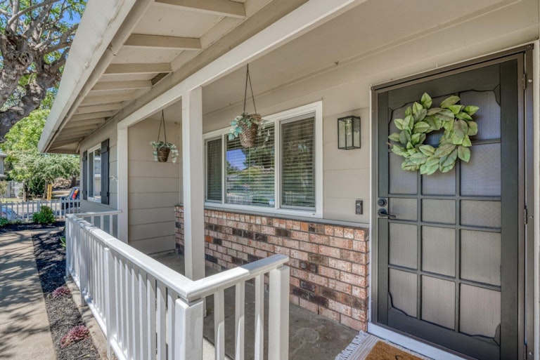 Photo 5 of 52 - 2341 Rogue River Dr, Sacramento, CA 95826