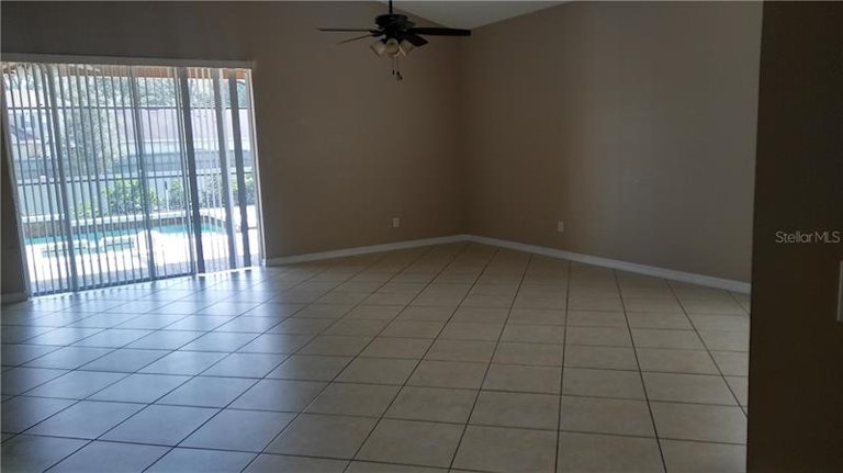Photo 4 of 17 - 5325 Pepper Brush Cv, Apopka, FL 32703