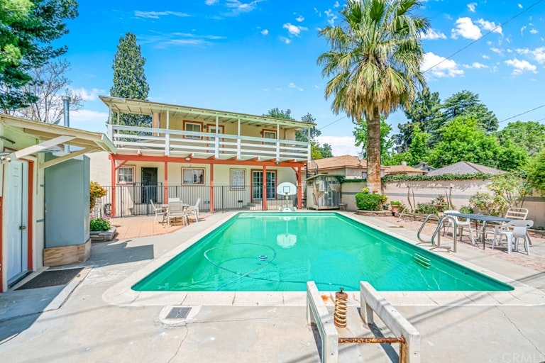 Photo 2 of 45 - 3005 Serrano Rd, San Bernardino, CA 92405