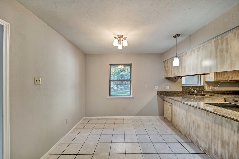 Photo 9 of 34 - 1109 Rusdell Dr, Irving, TX 75060