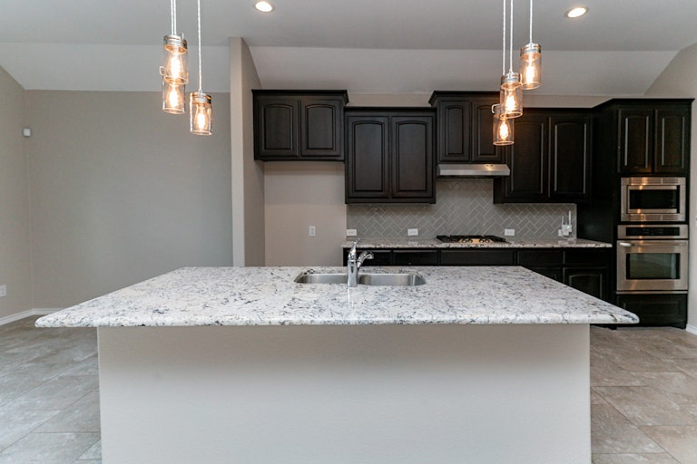 Photo 8 of 25 - 8945 Jewel Flower Dr, Fort Worth, TX 76131