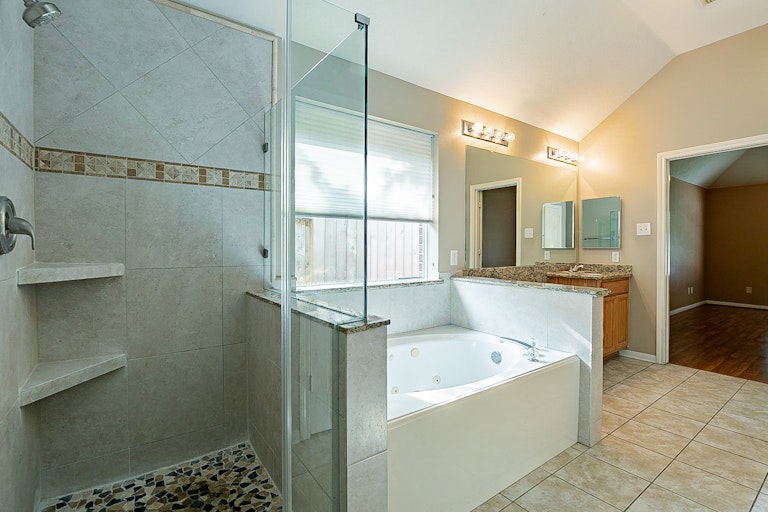 Photo 6 of 26 - 3839 Canton Dr, Pearland, TX 77584