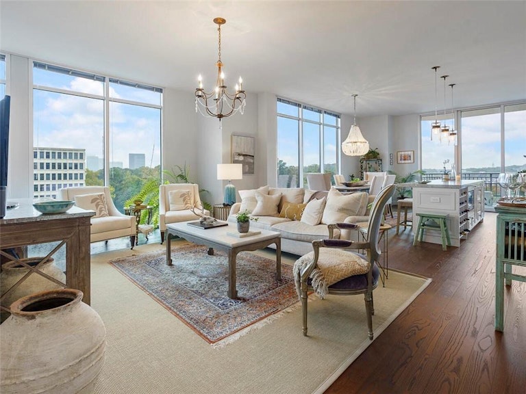 Photo 1 of 44 - 1820 Peachtree St NW #614, Atlanta, GA 30309