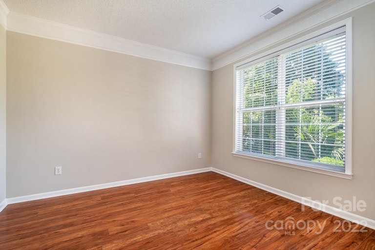 Photo 15 of 37 - 14200 Queens Carriage Pl, Charlotte, NC 28278