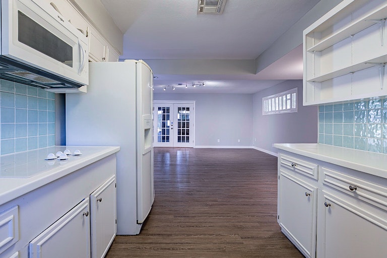 Photo 9 of 29 - 5822 Imogene St, Houston, TX 77074