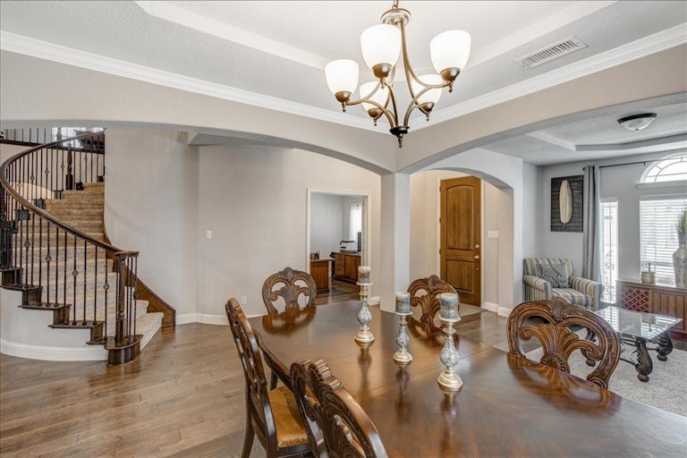 Photo 5 of 40 - 6413 Glenwick Dr, Fort Worth, TX 76123