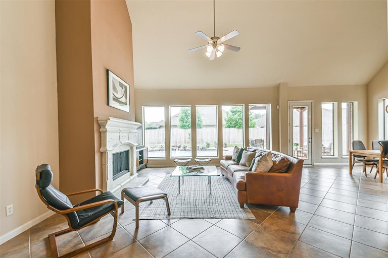 Photo 8 of 26 - 2505 Rockygate Ln, Friendswood, TX 77546