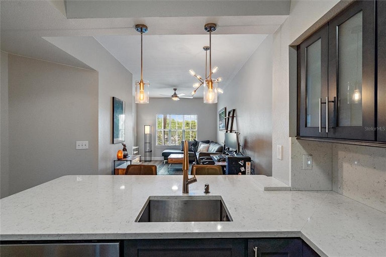 Photo 12 of 49 - 100 4th Ave S #106, Saint Petersburg, FL 33701