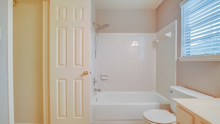 Photo 29 of 35 - 14426 Little Willow Walk, Houston, TX 77062