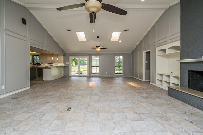 Photo 11 of 25 - 616 Pecan Creek Dr, Sunnyvale, TX 75182