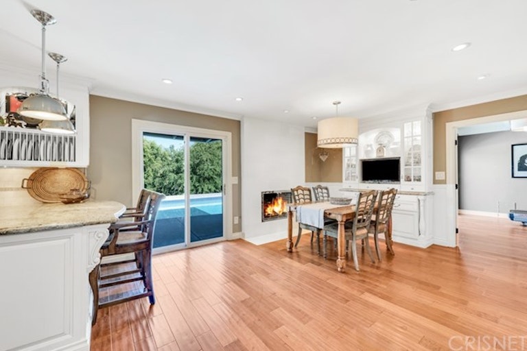 Photo 9 of 52 - 23644 Del Cerro Cir, Canoga Park, CA 91304