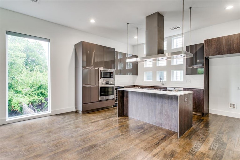 Photo 1 of 27 - 1234 Hyde Ct, Dallas, TX 75215