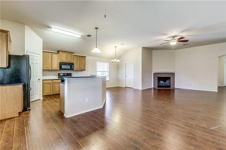 Photo 16 of 33 - 10045 Pronghorn Ln, Fort Worth, TX 76108