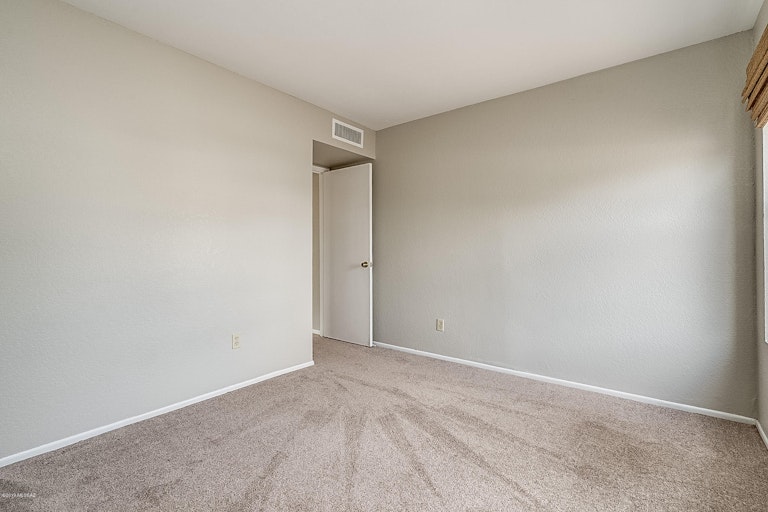Photo 32 of 43 - 9270 N Sea Otter Pl, Tucson, AZ 85742