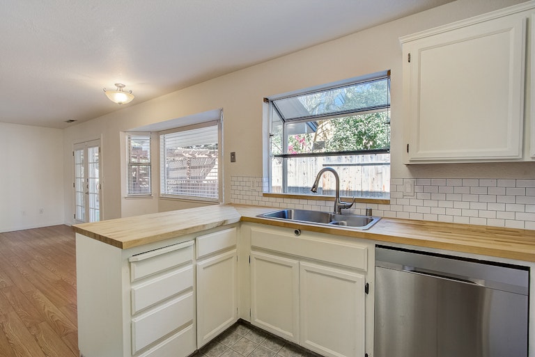 Photo 24 of 36 - 1708 Branchwood Cir, Modesto, CA 95355