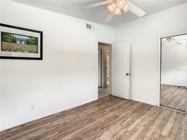 Photo 19 of 47 - 5220 Kings Ct, Orlando, FL 32810