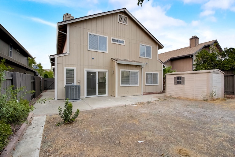 Photo 9 of 35 - 4052 Tawny Meadow Way, Antelope, CA 95843