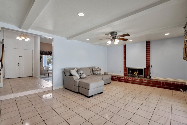 Photo 11 of 38 - 1170 N Brantford St, Anaheim, CA 92805