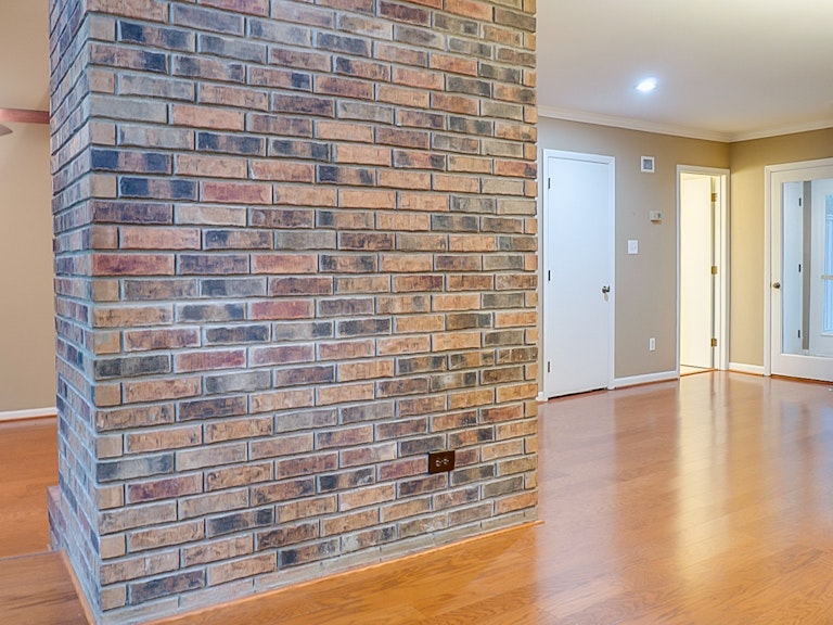 Photo 10 of 30 - 4405 Sunburst Ct, Raleigh, NC 27613
