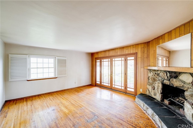 Photo 3 of 13 - 4603 Lowell Ave, La Crescenta, CA 91214