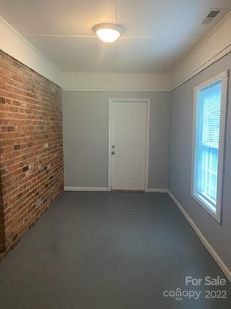 Photo 18 of 23 - 933 Clanton Rd, Charlotte, NC 28217