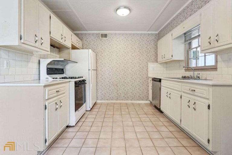 Photo 14 of 36 - 4500 Virginia Ave NW, Kennesaw, GA 30144