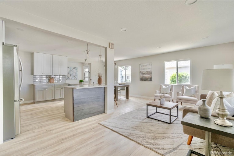 Photo 7 of 37 - 1760 S Filbert Ct, Denver, CO 80222