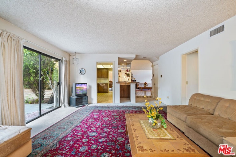 Photo 19 of 53 - 18502 Entrada Ct, Porter Ranch, CA 91326