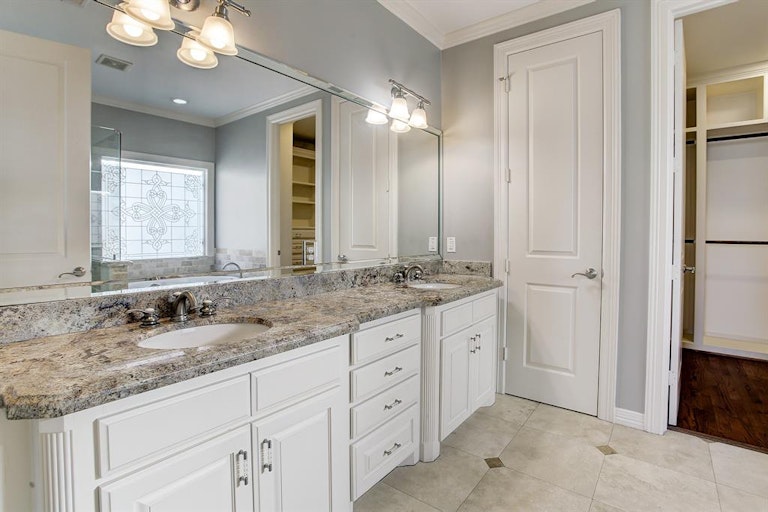 Photo 26 of 49 - 6009 Clyde St, Houston, TX 77007