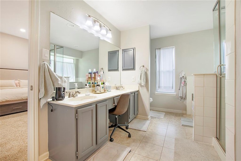 Photo 14 of 32 - 12 Monterey Dr, Roanoke, TX 76262