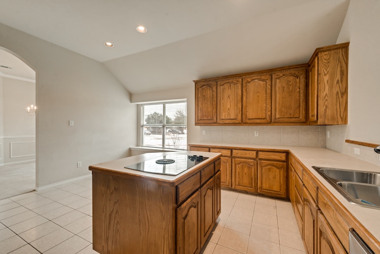 Photo 10 of 26 - 10601 Melrose Ln, Fort Worth, TX 76244