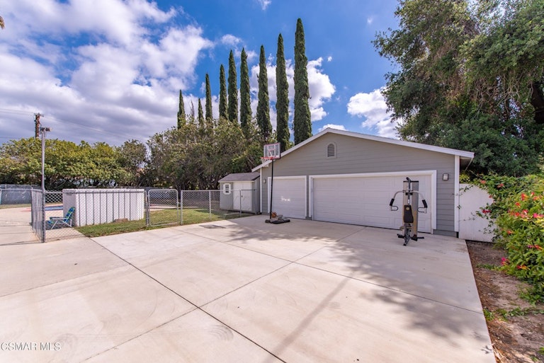 Photo 36 of 54 - 982 E Janss Rd, Thousand Oaks, CA 91360