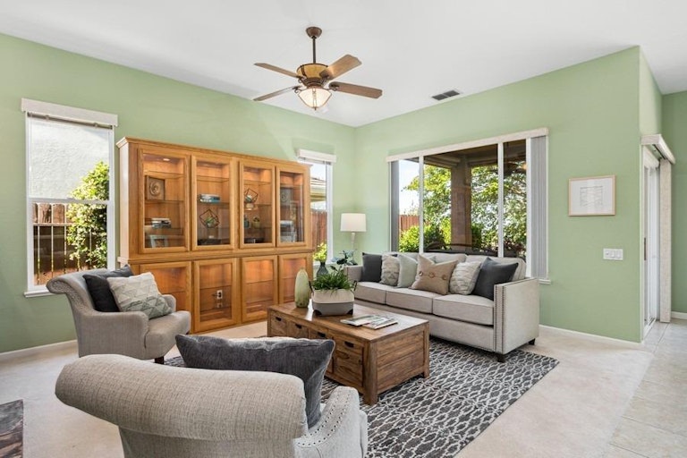 Photo 5 of 47 - 3970 Coldwater Dr, Rocklin, CA 95765
