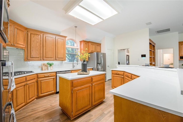 Photo 15 of 36 - 1225 Trail Ridge Dr, Keller, TX 76248