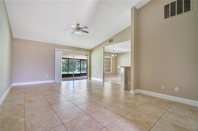 Photo 3 of 33 - 9425 Cannon Dr, Orlando, FL 32817