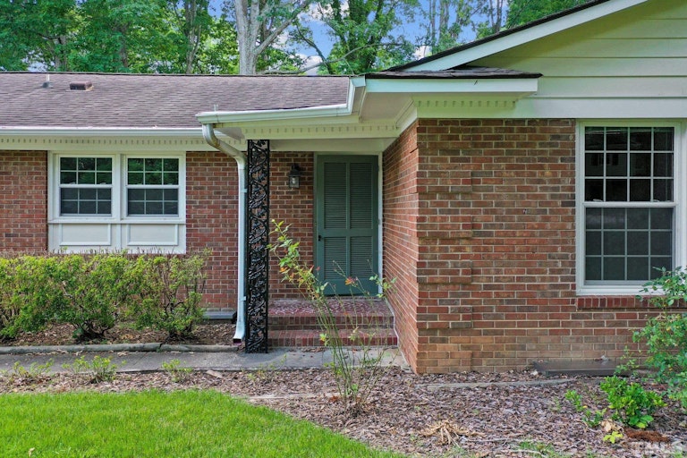 Photo 3 of 38 - 408 Chadwick Dr, Raleigh, NC 27609